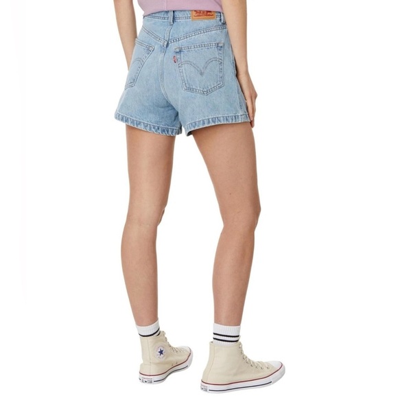 Levi’s Womens High Waisted Mom Shorts Light Wash Denim Blue Size 32 - Picture 3 of 10